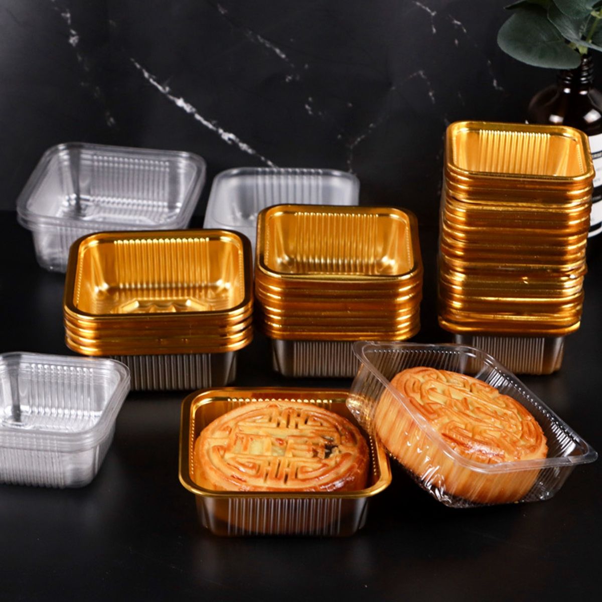 100Pcs Vierkante Maan Cake Trays Mooncake Verpakking Gebak Decoratieve Accessoires Gouden Plastic Taart Doos Voor Ei-Yolk bladerdeeg Dozen