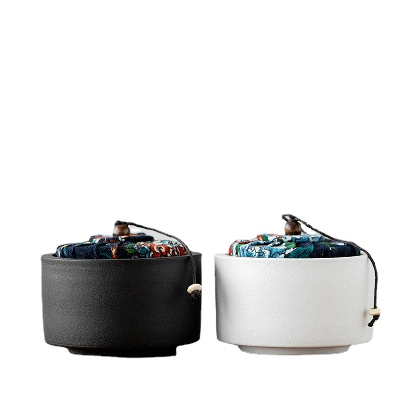 Gruba ceramika zwierzęta pochowane w urnach w doniczki ceramiczne lub w niszach baru