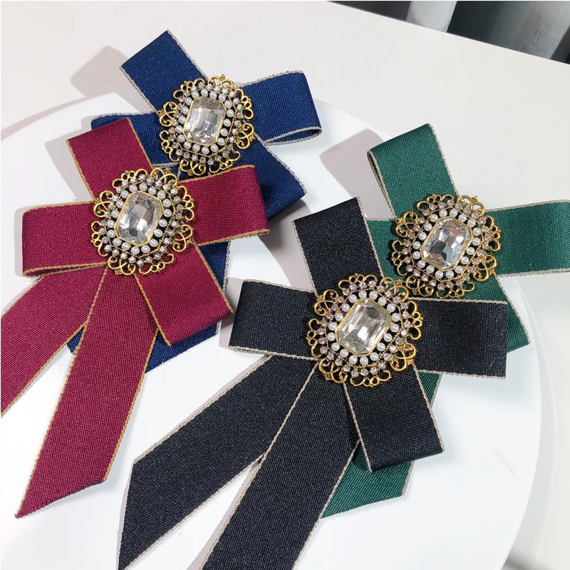 Britse Stijl Stof Strikje Broche Parel Kristal Overhemd Pak Kraag Pinnen Mode Stropdas Broches voor Vrouwen en Mannen Sieraden