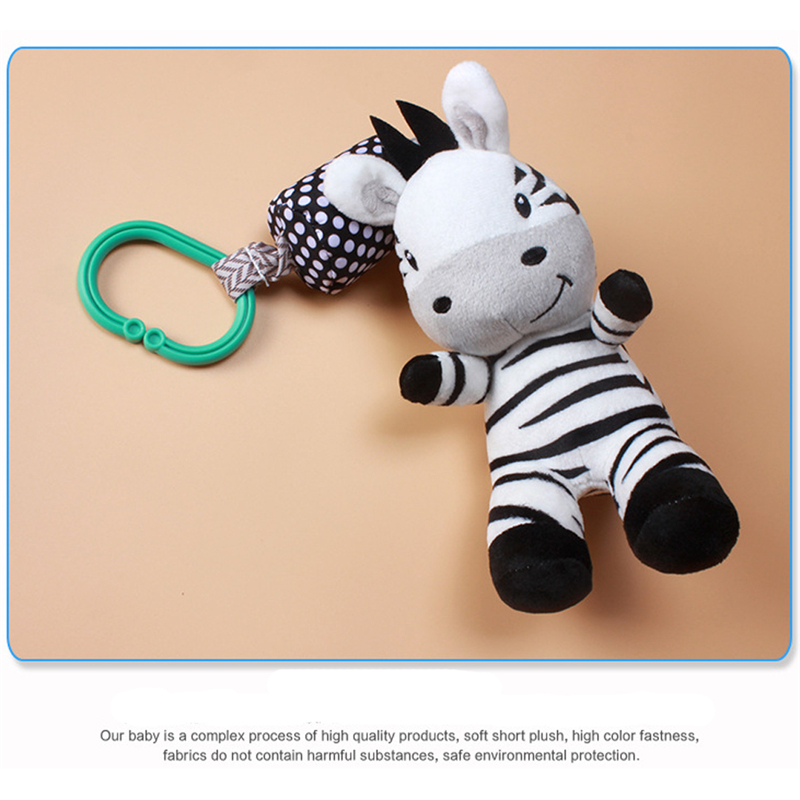 Niedliches, schwarz-weißes zebra-babyspielzeug mit beweglichem anhänger und glöckchen – ein echter hingucker!