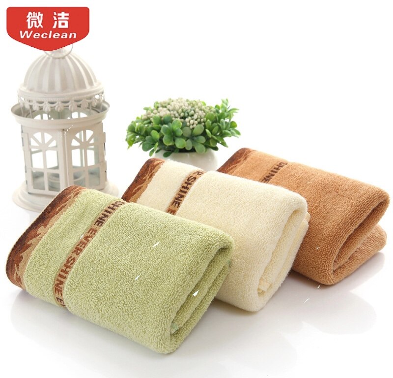 Goede kwaliteit katoenen handdoek, absorberend, zacht en comfortabel, geborduurd en snel drogend.