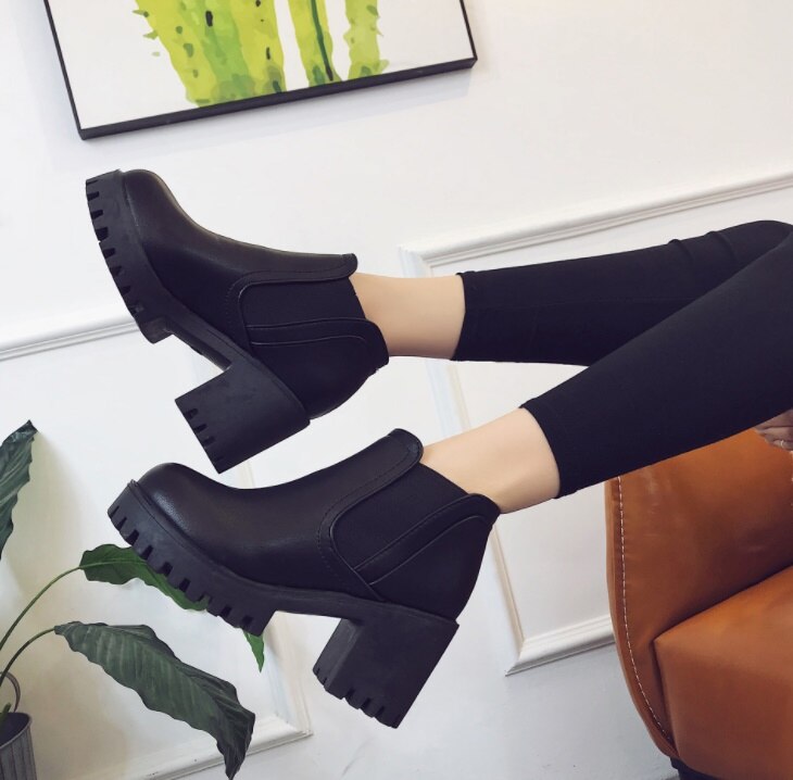 Botas de tacón alto informales para mujer, zapatos Botines con tachuelas de punta redonda, Color sólido, otoño e invierno, 7,5 cm