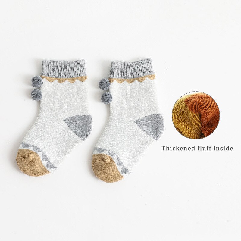 Zimowe ciepłe skarpetki dla noworodków śliczne pompon wełna jagnięca chłopcy dziewczęta skarpetki niemowlę maluch skarpetki podłogowe 0-1Y: biały