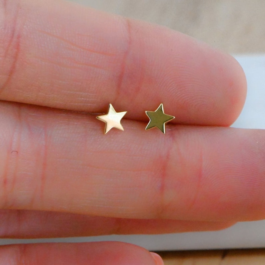 Rustfrit stål bittesmå stjerne ørestikker lækre delikate og smukke stjerne øreringe