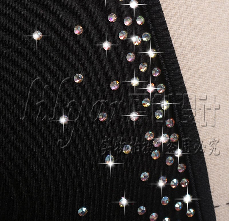 Brillantes Diamante de imitación Top de baile latino para hombre, camiseta negra de manga larga con cuello de pico profundo para baile, ropa para hombre de salón de baile latino