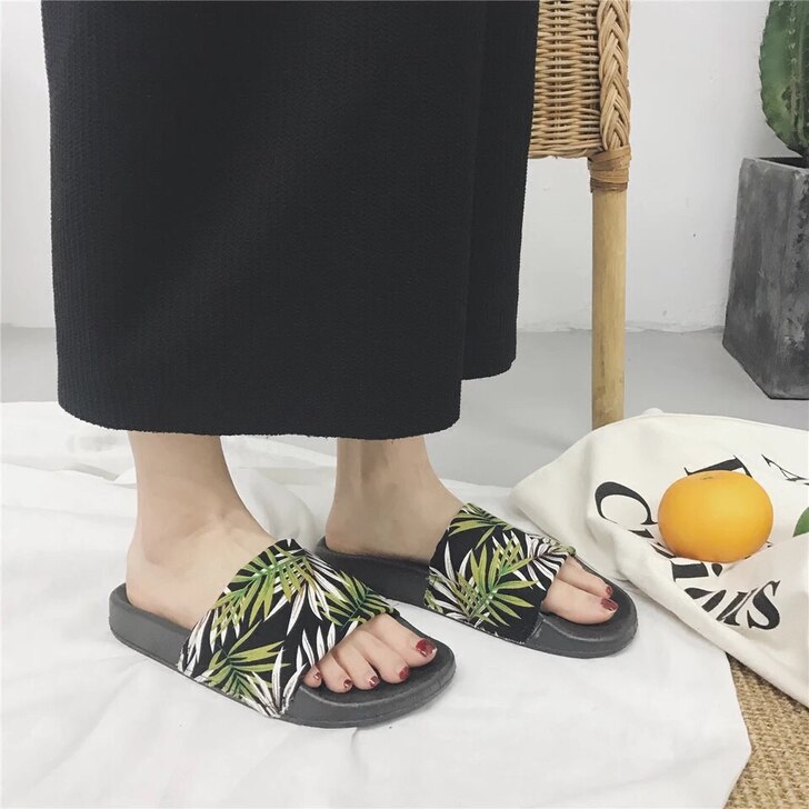 Sommar tofflor i bomullstyg för kvinnor med öppen tå tecknad söt grönt bladtryck anti-halk flip flops utanför kvinna skor