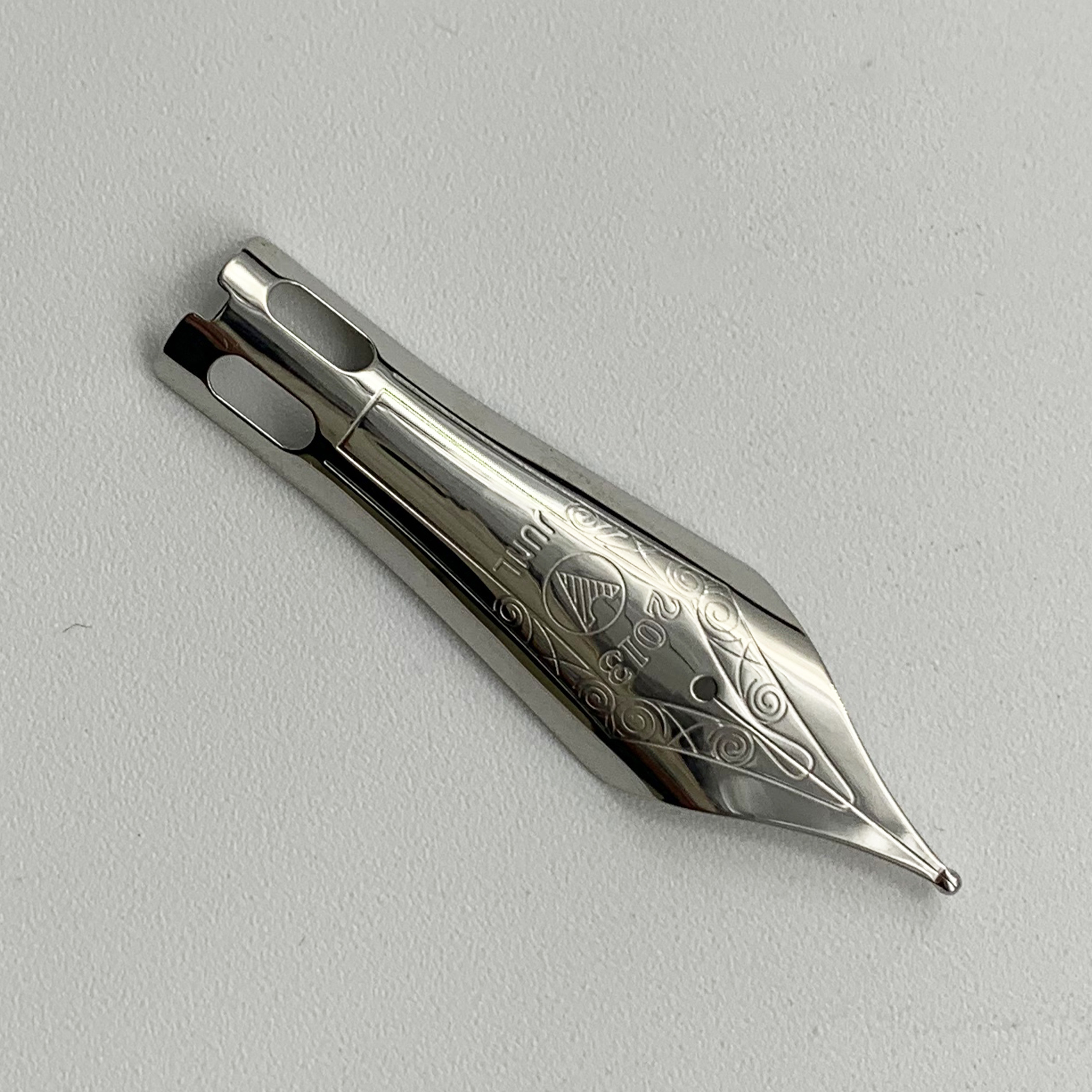 WingSung-pluma estilográfica gigante de pistón de resina 930, N0.9 Iraurita F/M/B, punta dorada/plateada, bolígrafo de para escritura de estudiantes de negocios: Gris claro / OBB