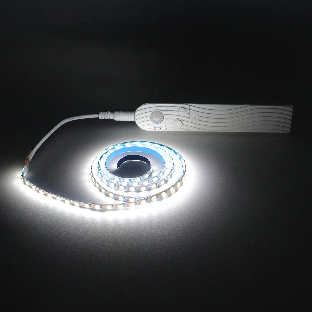 LED-Lichtleiste mit Bewegungsmelder, LED-Lichtleiste, Schrankleiste, Beleuchtung, AAA-Batterie, wasserdicht, für Küche, Kleiderschrank, Schrank, Speisekammer, Schrank: Emittierende Farbe2 / 11-15W