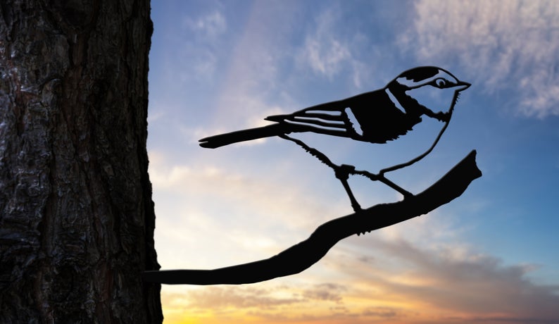 Blåmes på en gren metallträd konst metall fågel trädgård prydnad