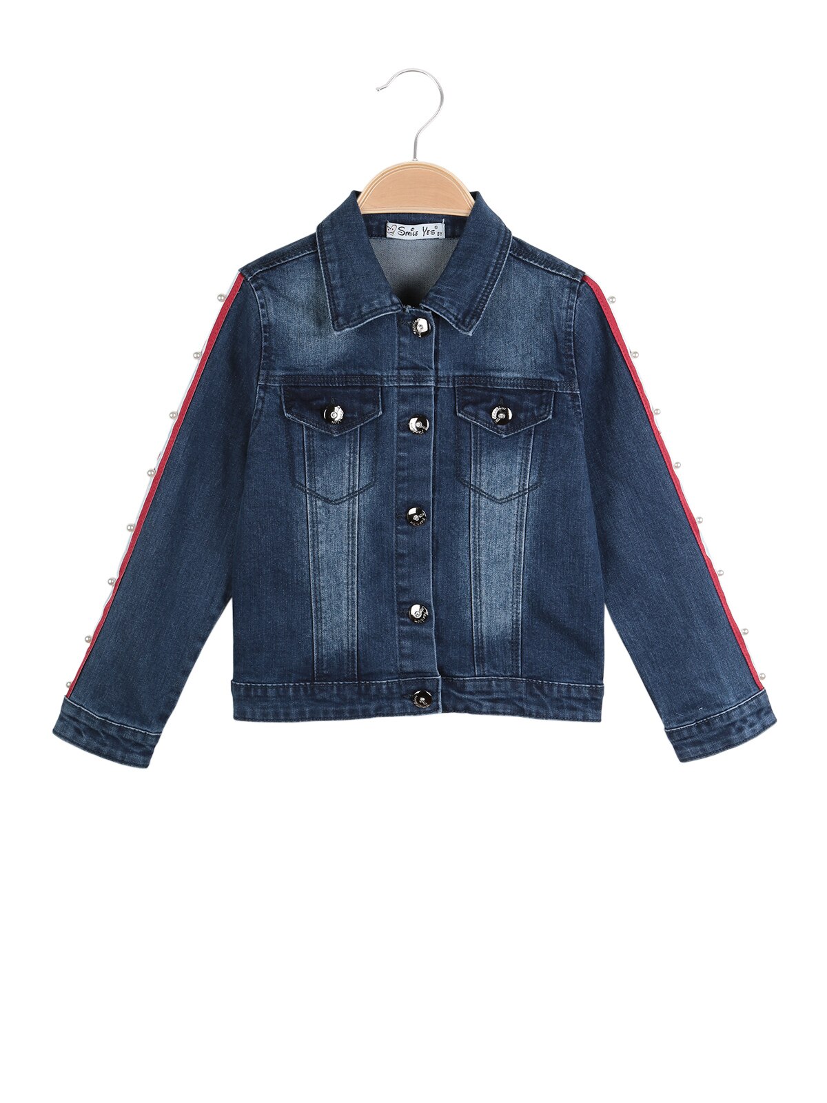 Chaqueta vaquera con bolsillos y perlas