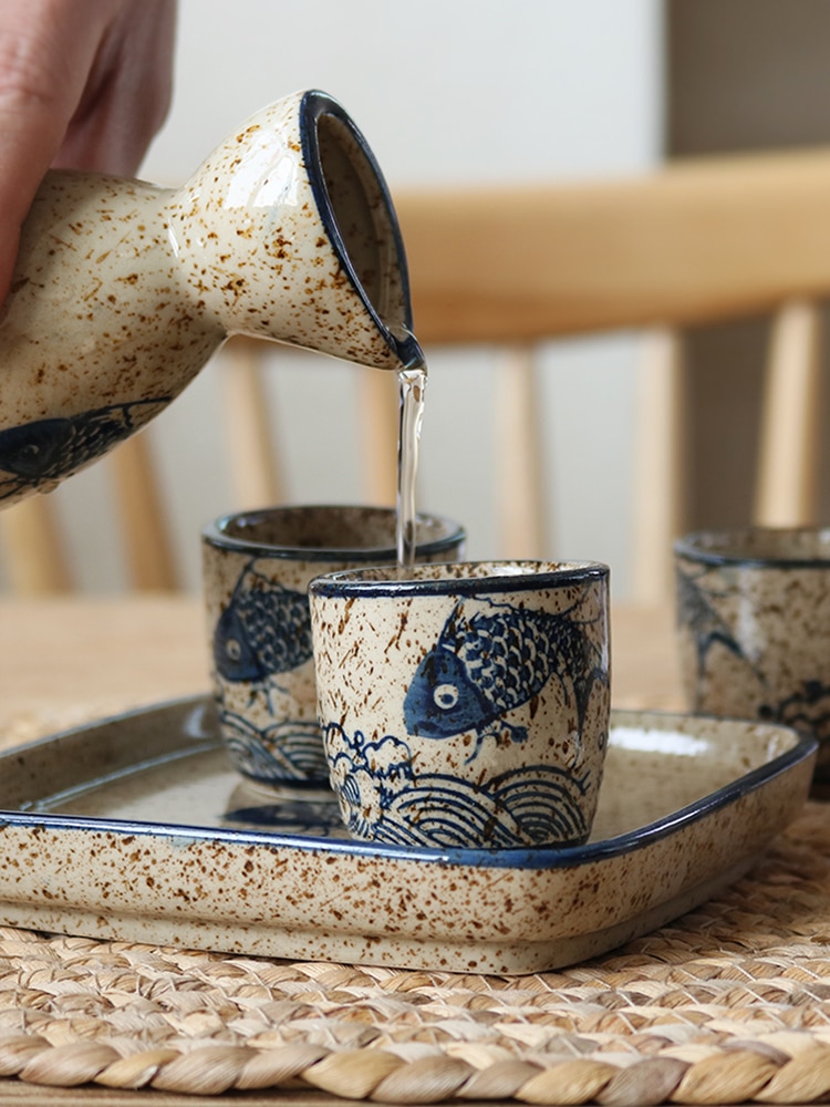 Japansk keramikk sake vinsett hvit gul sprit flaggegryte retro liten vinkoppdress antikk separator tradisjon vintøy