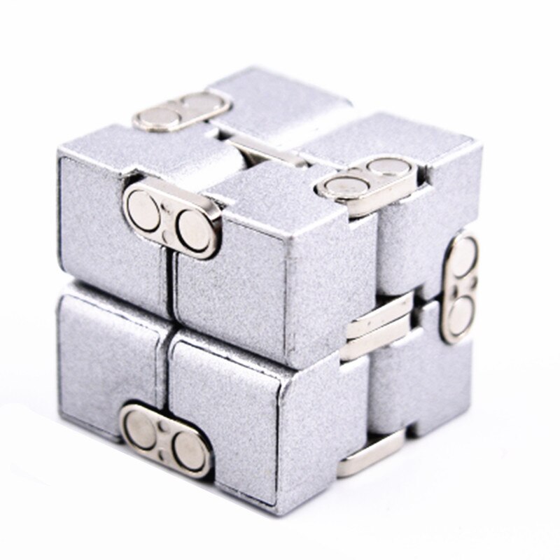 WINCOTEK Premium Metallo Infinity Cubo Giocattolo Lo Stress Mitigatore di Alluminio Deformazione Cubo Magico Giocattoli per chilren per EDC Ansia: Silver