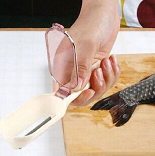 Cheap Useful 1Pcs kitchen tool cleaning fish skin fish scales brush shaver Remover Cleaner Descaler Skinner Scaler fishing tools