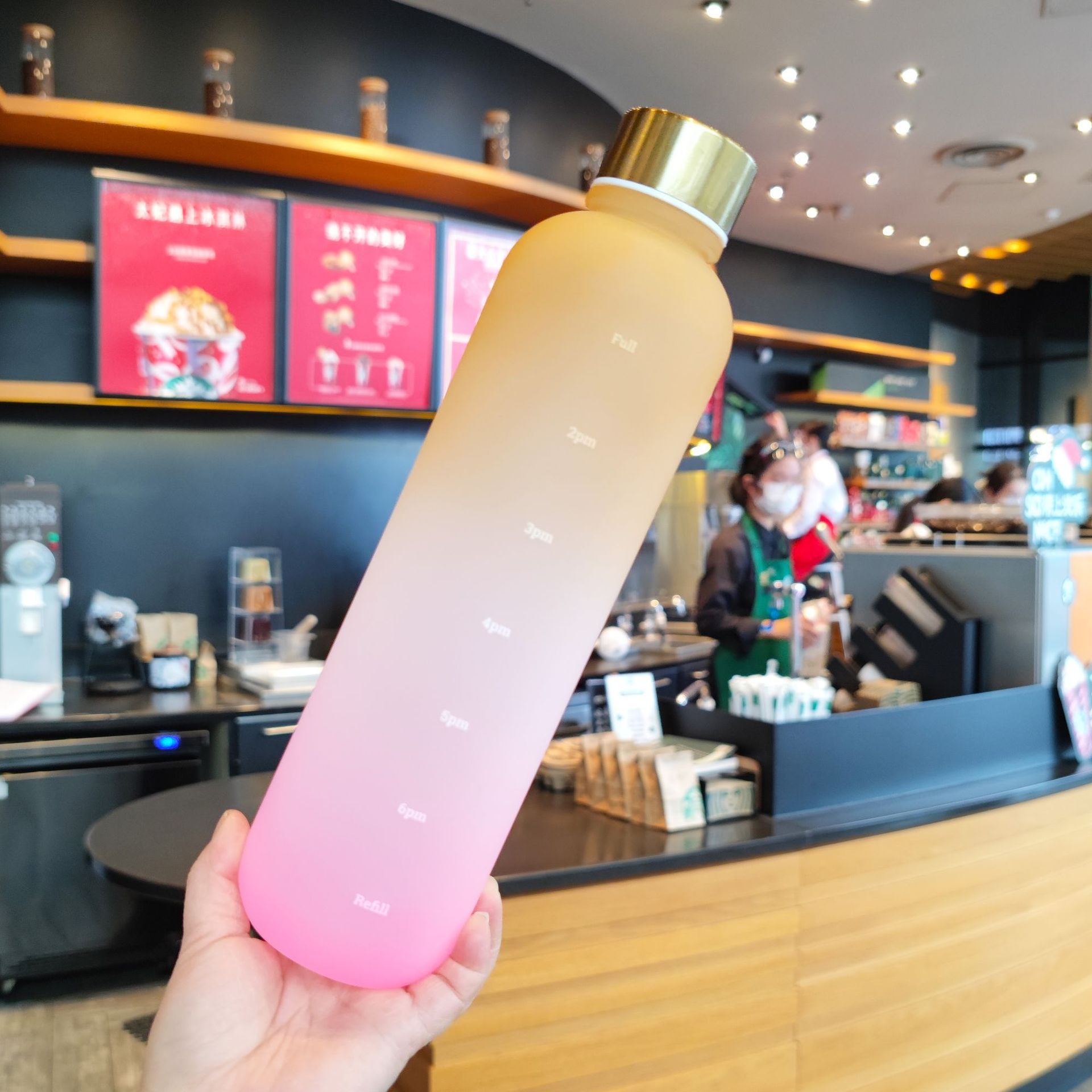 2022 neue Kunststoff Raum Tasse Große-Kapazität transparent Gefrostet draussen Wasser Tasse Kupfer Deckel Wasser Flasche mit Zeit Marker 1000ML: Gelb Rosa