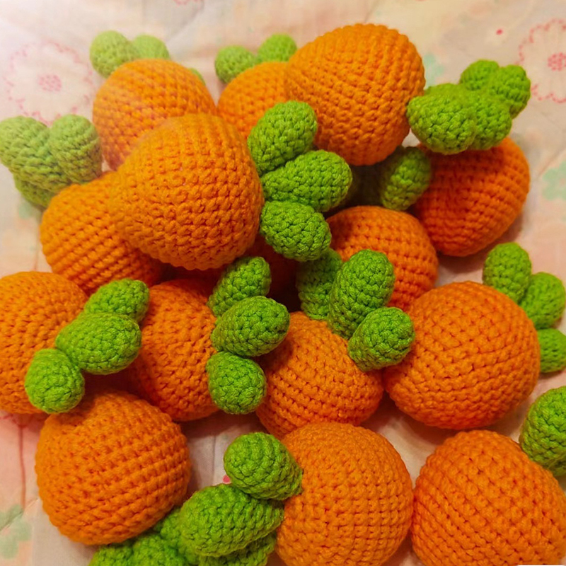 3 uds. De zanahorias tejidas, frutas de ganchillo de fresa, bonitos para sombrero, suéter, decoraciones de tela, zanahoria, apliques DIY, accesorios de