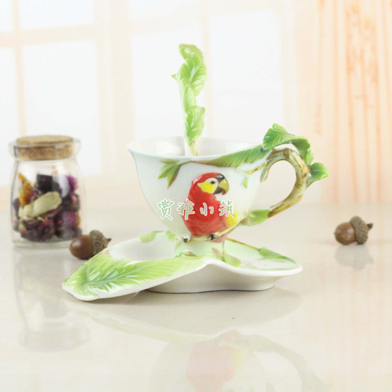 Offre Spéciale perroquet tasses à café avec soucoupe thé lait tasse ensemble avec cuillère créative en céramique Drinkware Style européen os chine