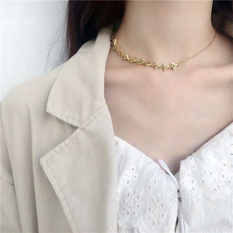 Koreaanse gouden driehoek vorm sleutelbeen keten sexy persoonlijkheid asymmetrische ketting vrouwelijke ketting creatief cadeau voor vrouwen.