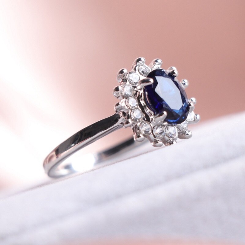 Exquisite and Gorgeous Women's Sunflower Ring, Blue Crystal, Wedding Jewelry, Zircon, Party Jewelry, Gifts.