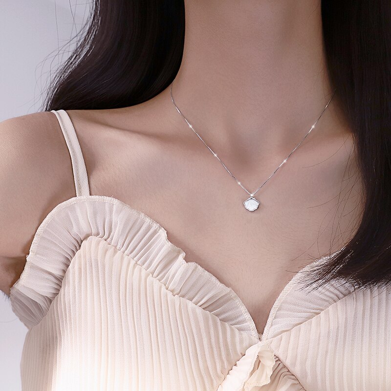 ANENJERY Shell Pendant Necklace Statement for Women Clavicle Chain Necklace Office Jewelry S-N684