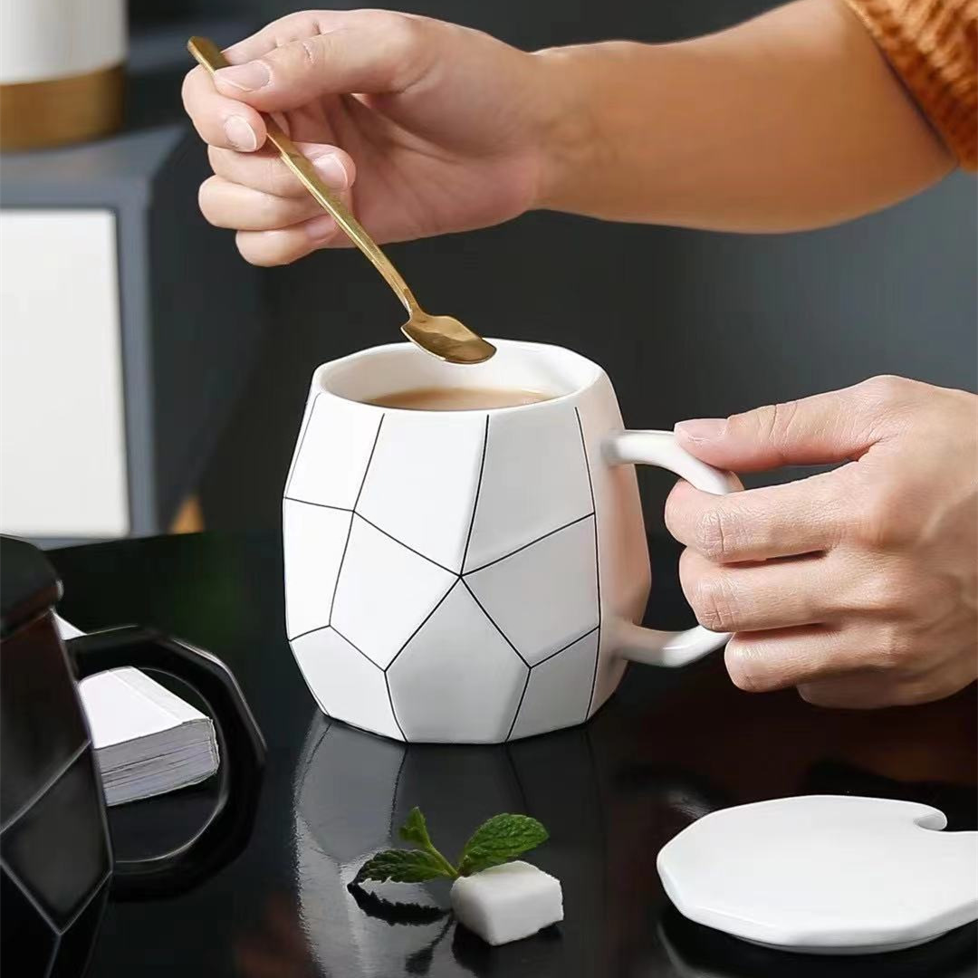 Keramische Mok Koffie Creativiteit Onregelmatige Abstracte Geometrie Vorm Zwart En Witte Lijn Mok Eenvoudige Nordic Stijl Mok Drinkware: White