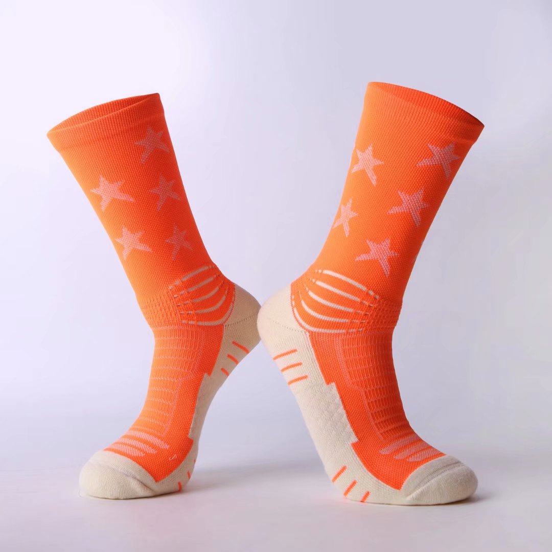 Wysokiej dobrej jakości, najnowsze nylonowe skarpetki robić koszykówki elita siedmiokolorowe połączenie lekkie oddychające męskie damskie skarpety sportowe na rowerze: Pomarańczowy
