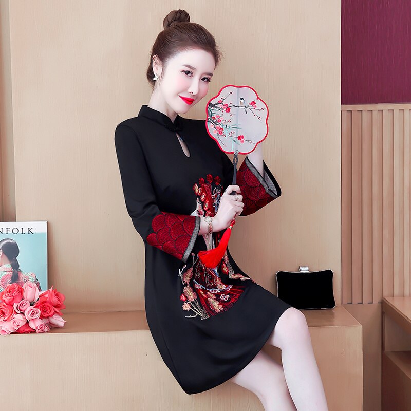Qipao negro y rojo bordado para mujer, vestido chino Vintage de estilo étnico, Cheongsam moderno, novedad de otoño, 2022: Black / L