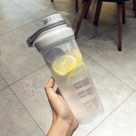 Xinchen plast protein shaker flaske med bærehåndtag låg mundskala til mænd og kvinder gym fitness lyserød 500ml 700ml oz: 700ml grå