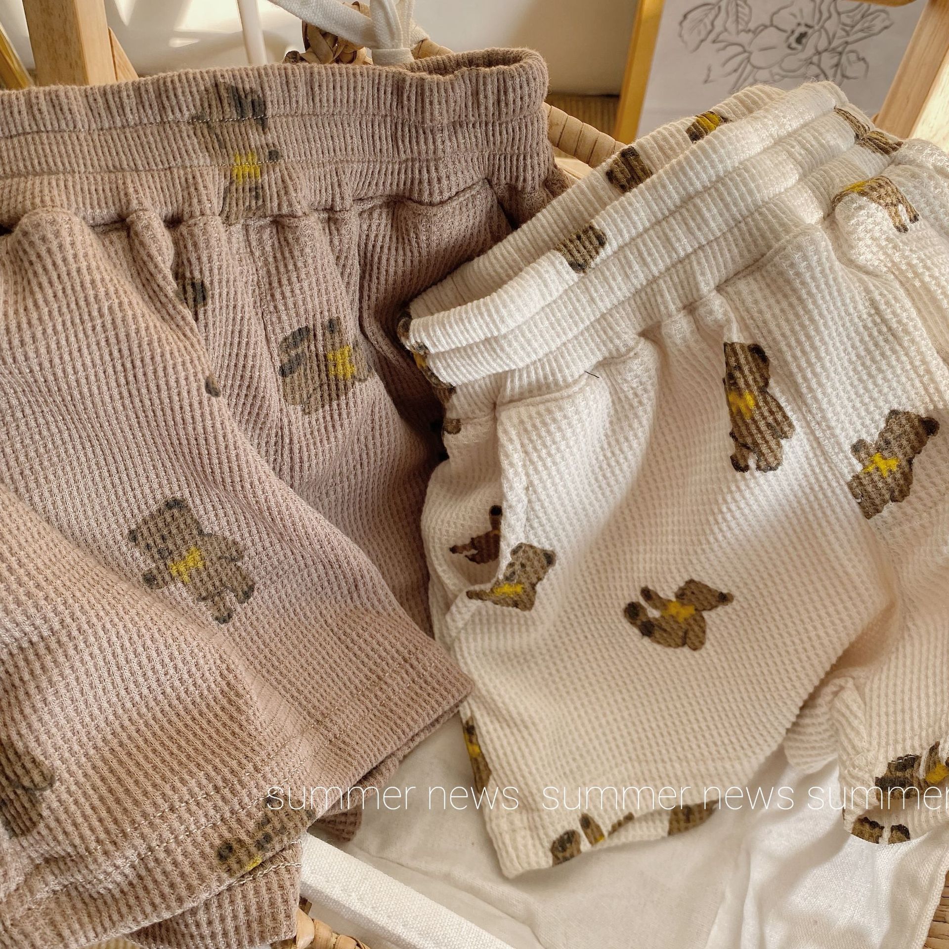 1756B pantaloni per bambini Cartoon Bear Shorts 2022 estate nuovi ragazzi coreani orso pantaloncini stampati Baby Waffle pantaloni Casual