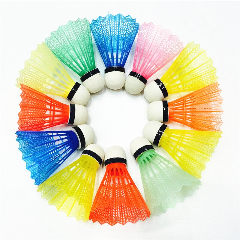 Almindelige billige produkter 12 stk nylon badmintonkugler fjerkræ holdbar fugleplastik til sports spil træning farve