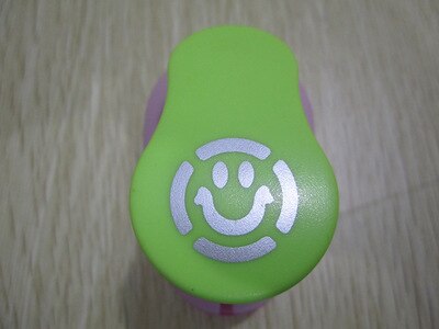 (2.5cm) Wave Circle Balloon Shape Craft Craft Scrapbooking Machine School Paper Cutting Cutter Puncher Eva Hole Punch Embossing: Smiling Face