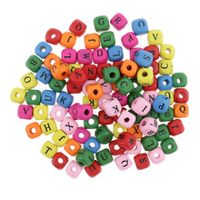 100 Stuks Multicolor Wit Houten Alfabet Letters Kubus Kralen voor Kids DIY Ambachten 10mm