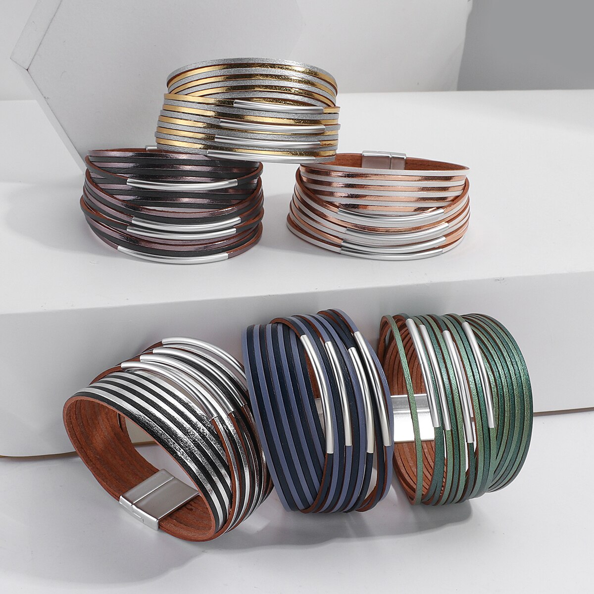 Allyes Eenvoudige Dubbele Kleur Slanke Strip Lederen Armband Voor Vrouwen Mode Metalen Buis Multilayers Wide Wrap Armband Vrouwelijke Sieraden