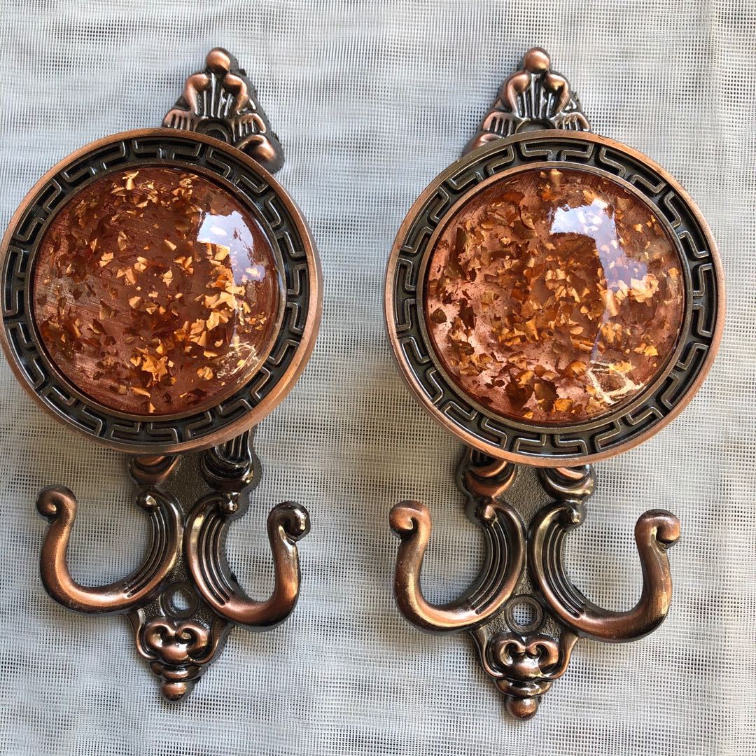 2Pcs/Set Luxury European Curtain Hooks Holder Hanger Display Rack Wall Hook Curtain Decorate Accessories: Red bronze