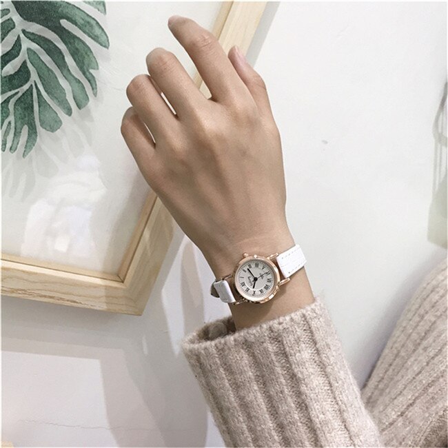 Vintage retro klockor kvinnor casual små dam armbandsur kvaliteter roma skala bambu knut läder kvinna klocka: Vit