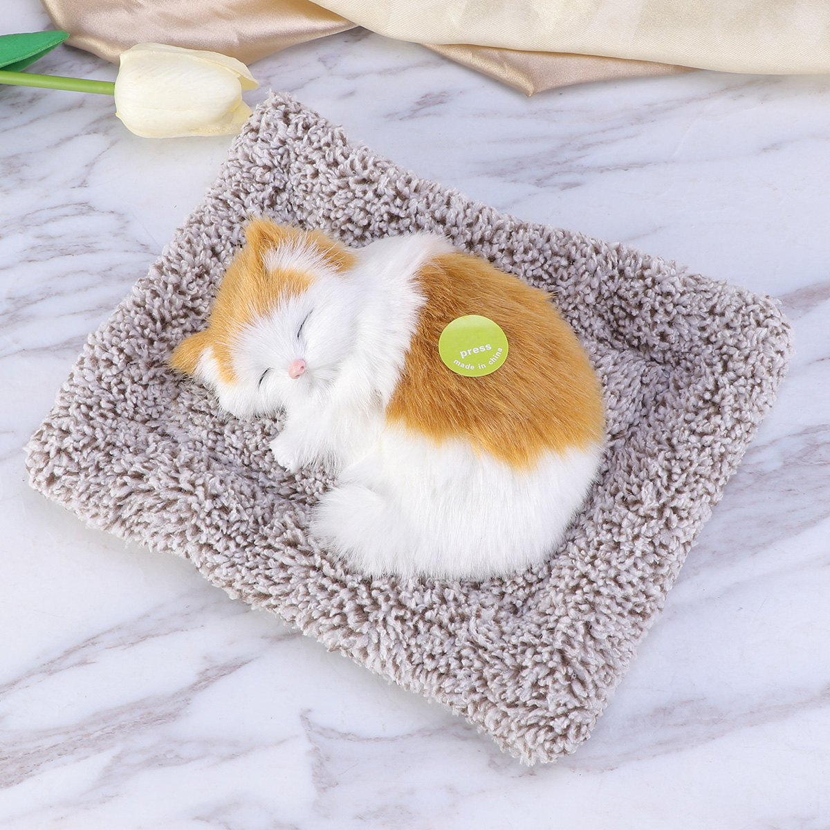 Activated Carbon Simulatie Dier Decoratie Knuffel voor Auto Home Office-Gele Kat (Geel)