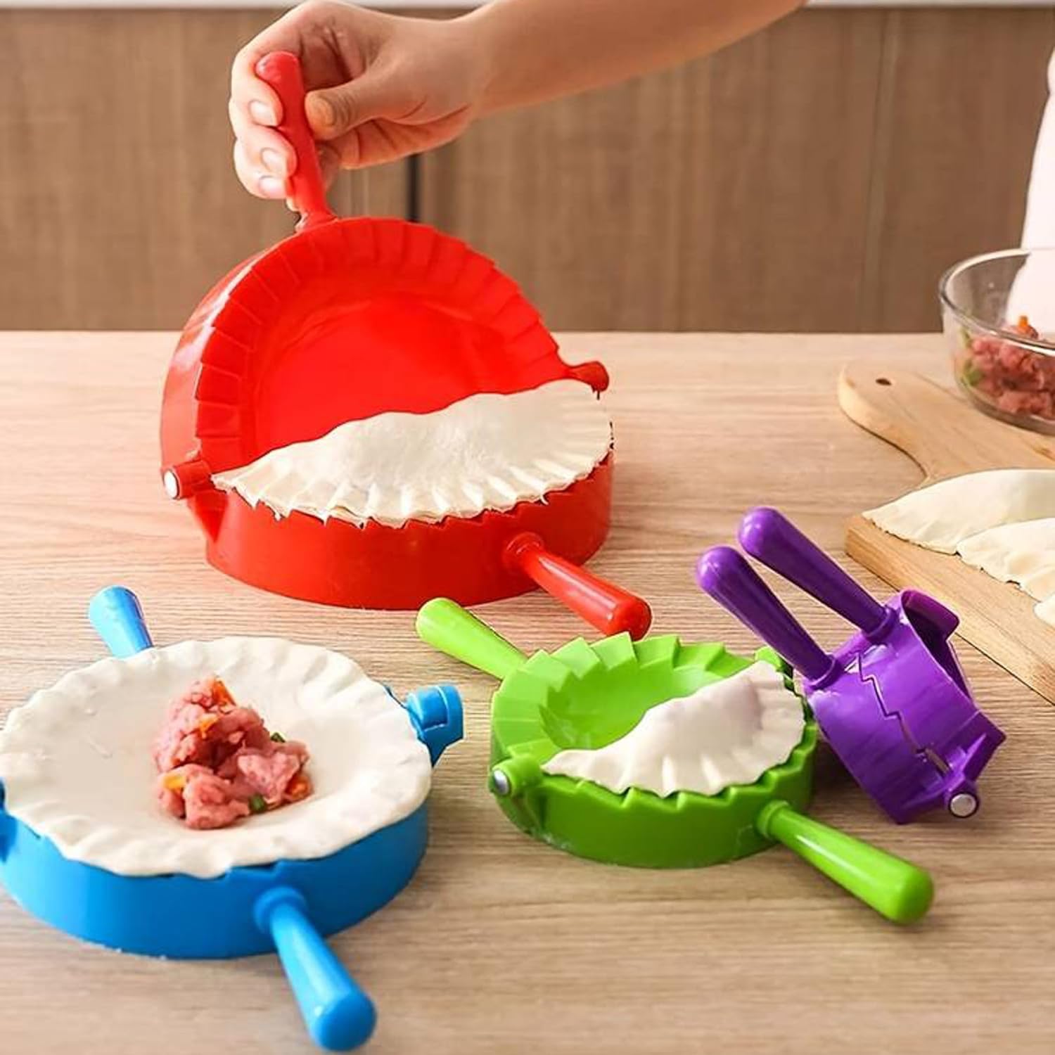 1pc multi-color dumpling maker Kitchen household manual dumpling maker Plastic color dumpling folder dumpling mold