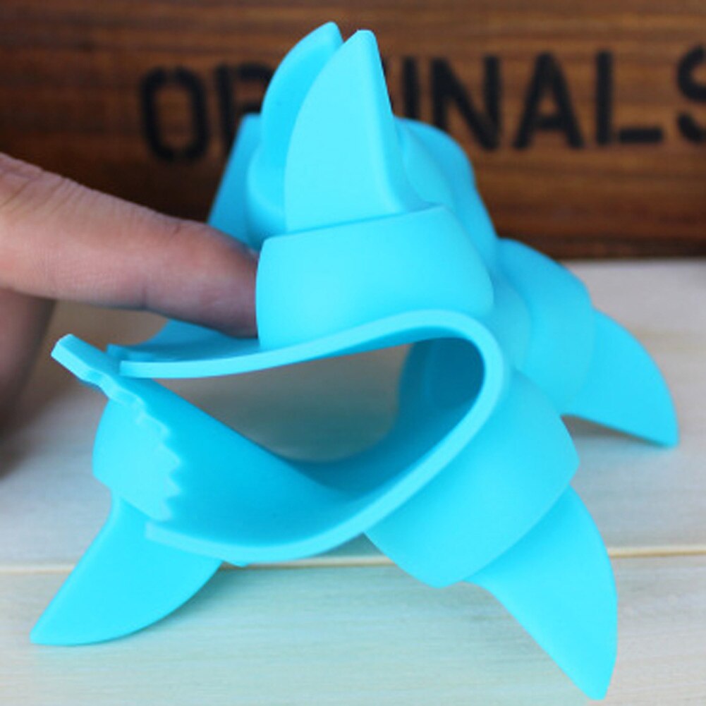 Drink Ice Tray Cool Shark Fin Shape Ice Freeze Mold Ice Maker Mould 13.2*8.2*3.8cm HG0856