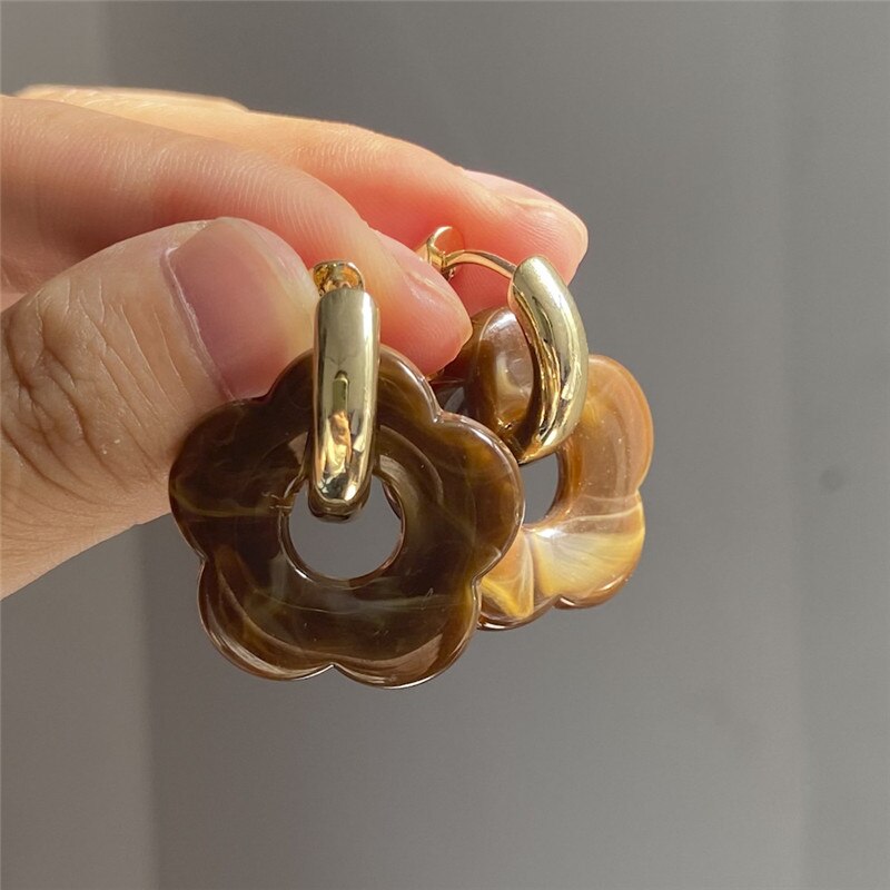 Retro Daisy Flower Resin Earrings Minimal Jewelry Neon Hollow Flower Blossom Acrylic Hoop Earrings Flower-shaped Resin Acetate: coffee