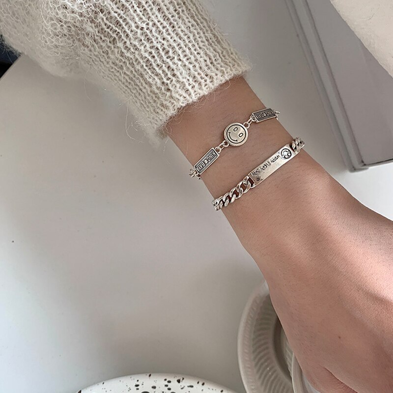 QMCOCO Silber Farbe Partei Armbänder Für Frau Vintage Lächeln Gesicht Platz Buchstaben Thai Silber Geometrische Handgemachten Schmuck