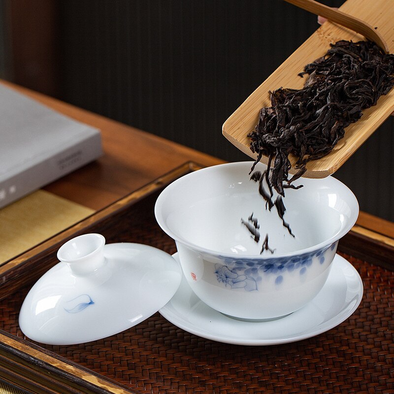 120ml di porcellana bianca avorio GaiWan dipinto a mano paesaggio tè zuppiera ciotola in ceramica con coperchio Sopera latte Oolong tè Kung Fu Teaset