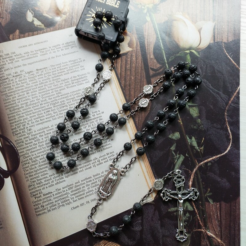 Qigo collana con rosario nero cattolico ciondolo a croce lunga san benedice per uomo donna gioielli religiosi in preghiera