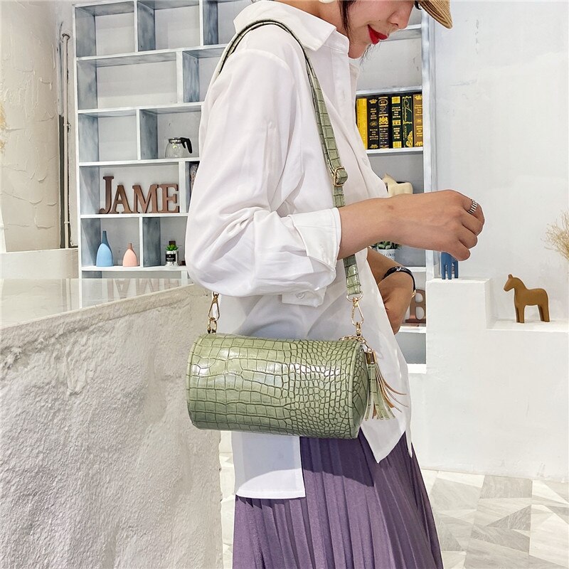 Luxury Crocodile pattern Women's Handbags Soft Shoulder Strap Leather Shoulder Bag Mobile Phone Bags Cylindrical Crossbody Bags