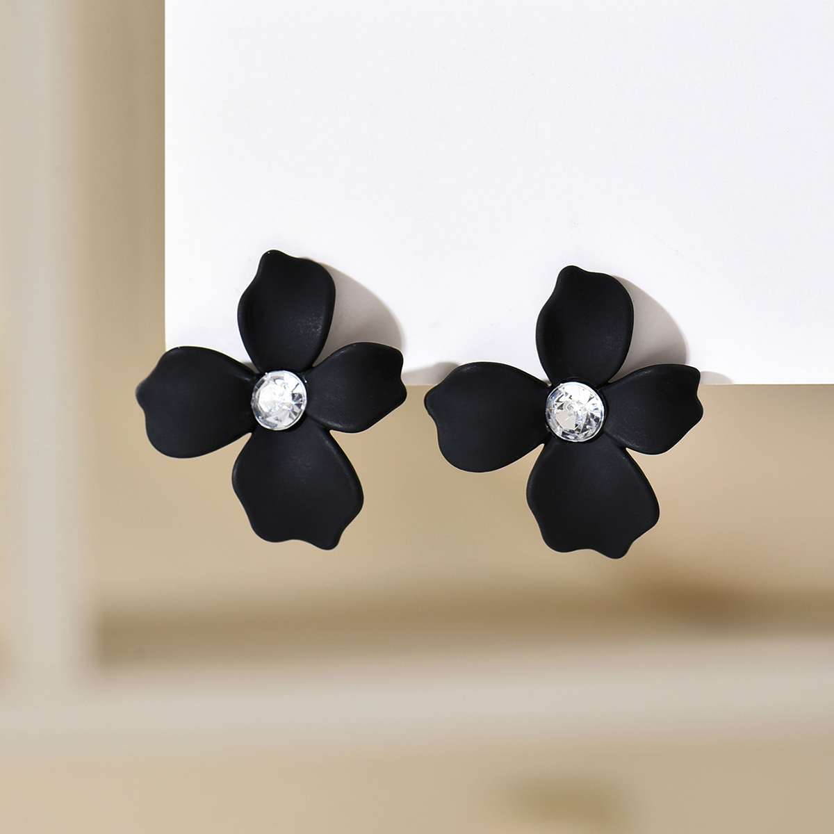Pendientes coreanos rosas con forma de flor pequeña para mujer, aretes llamativos frescos y dulces, joyería de 2023: VERMEIL
