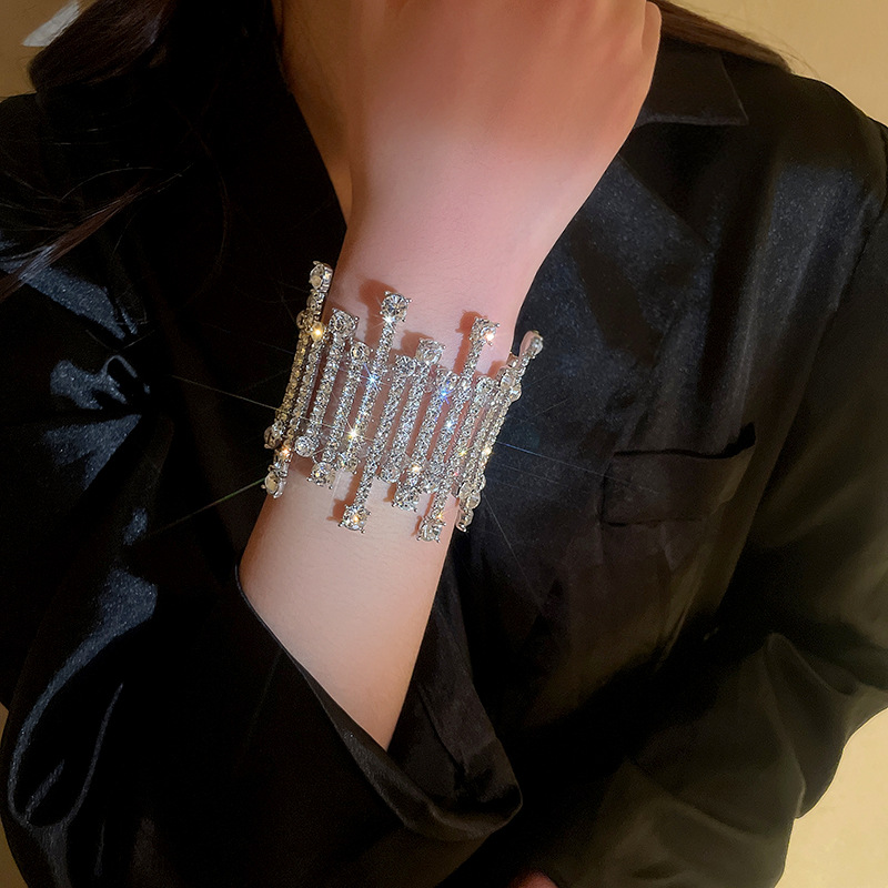 Xialuoke Mode Vol Strass Armband Voor Vrouwen Hyperbole Shiny Crystal Elastische Lijn Armbanden &amp; Bangles Partij Sieraden
