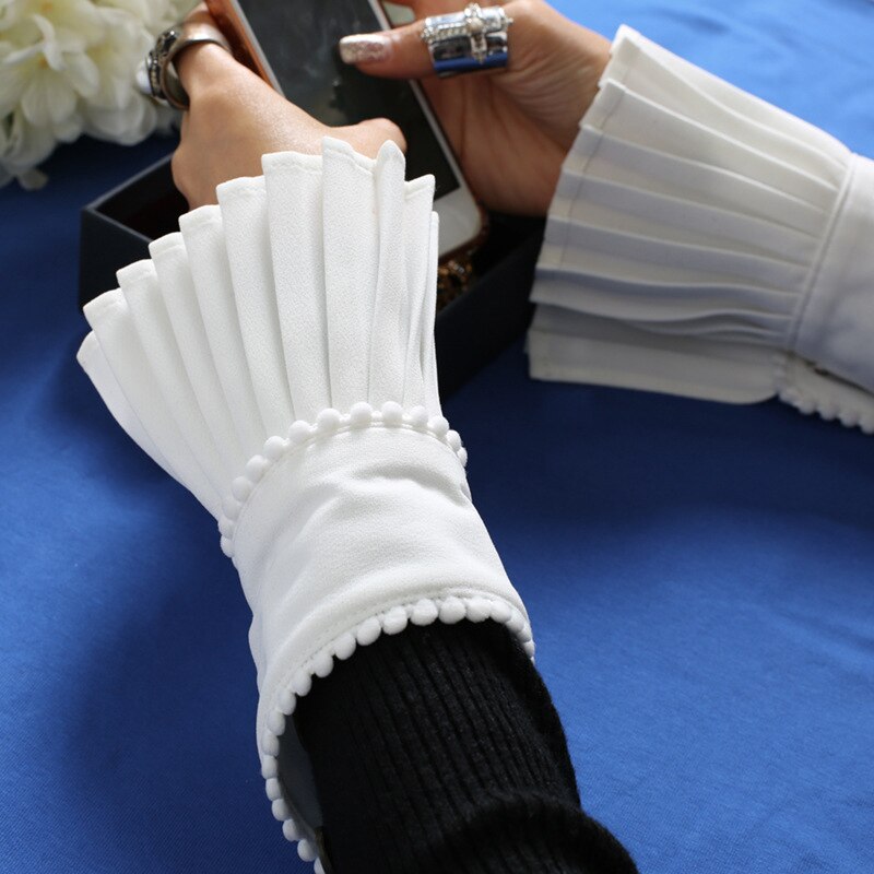 TWOTWINSTYLE-brazalete con cuentas para mujer, puños con pedrería oculta blanca plisada con volantes, Vintage de primavera para mujer