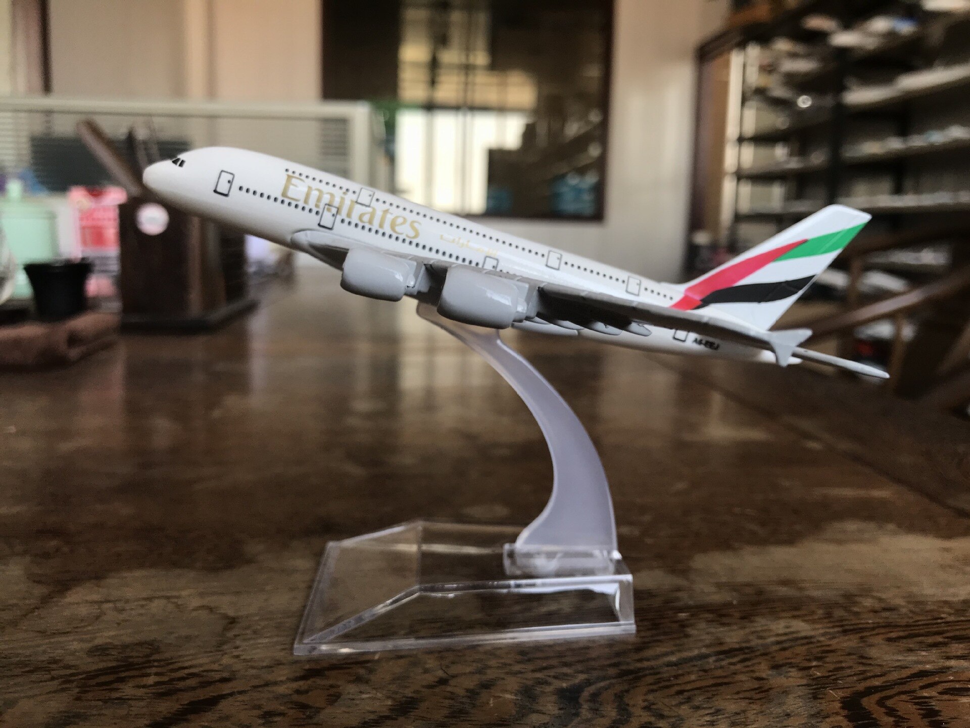 1:400 A380 modello di aereo 16cm modello originale emirati arabi uniti malesia compagnie aeree collezione regalo giocattoli di simulazione in lega per ragazzi: Emirates