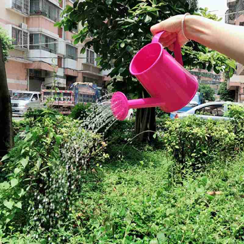 1pc Süssigkeit-farbige Mini Gießkanne Hause Dekoration Fass Blume Anordnung Sukkulenten Pflanzen Topf Metall Gießkanne Gerät
