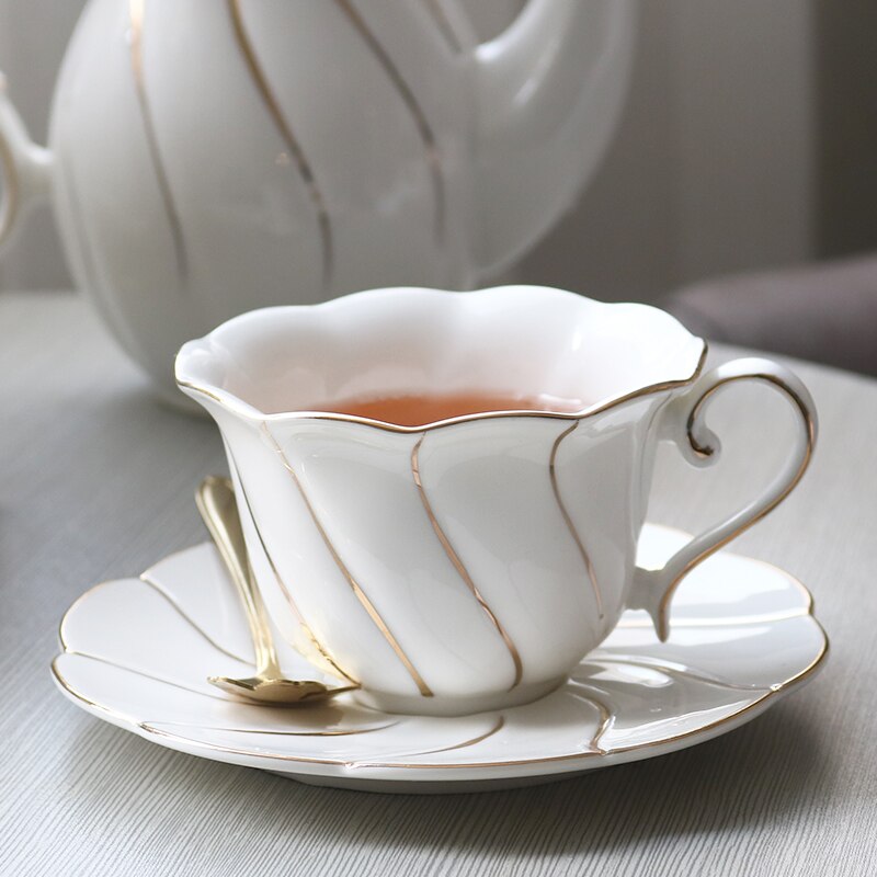 Tasses à café et soucoupes en porcelaine à os blanc, tasse de service de noël, tasse blanche en céramique de avec bord doré, vaisselle scandinave