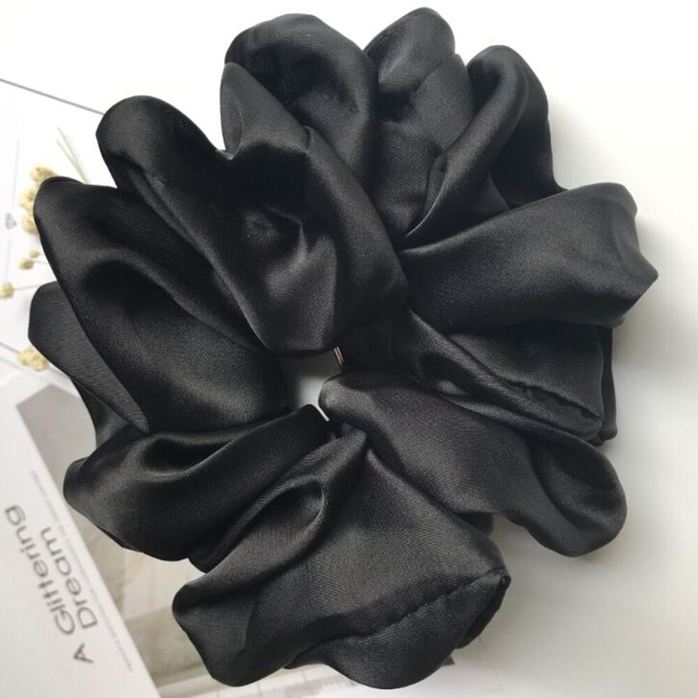 Overdimensionerede scrunchies store gummihårbånd elastiske hårbånd girs hestehaleholder glat satin scrunchie kvinder hår tilbehør: Sort