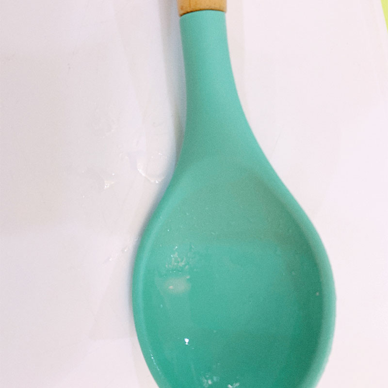 Cuchara de silicona antiadherente para el hogar, utensilios de cocina resistentes al calor con mango de madera, cucharas para sopa, arroz, leche, utensilios para hornear